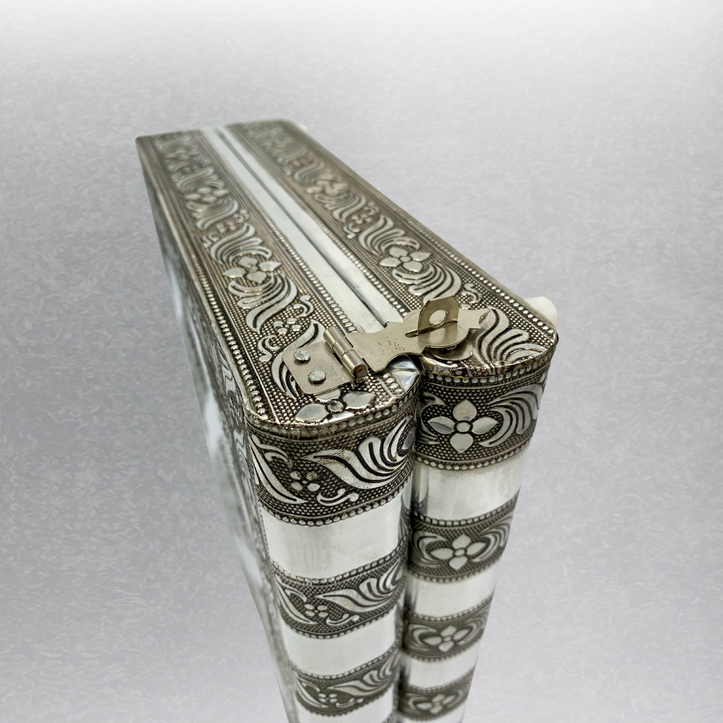 Luxury Vintage Indian Jewelry Box with Silver Embossed Elephants - Tortuna