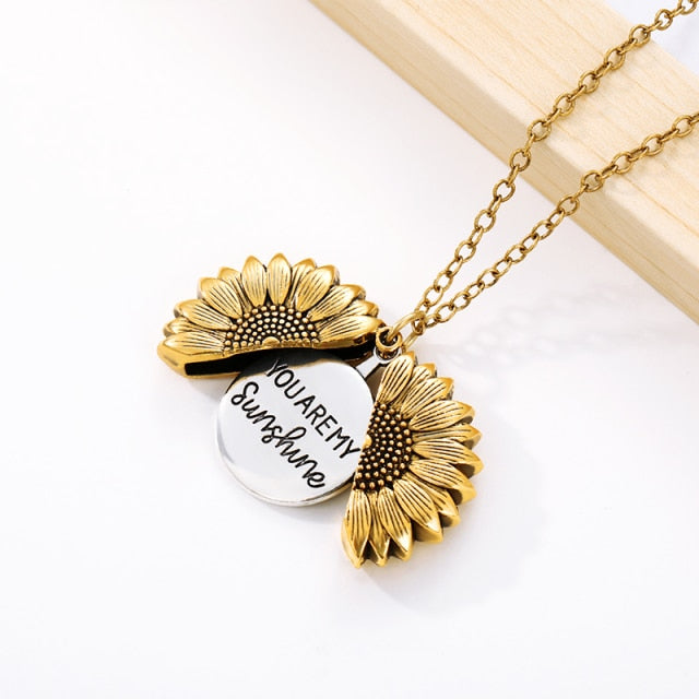 Sunflower Pendant Necklace - Tortuna