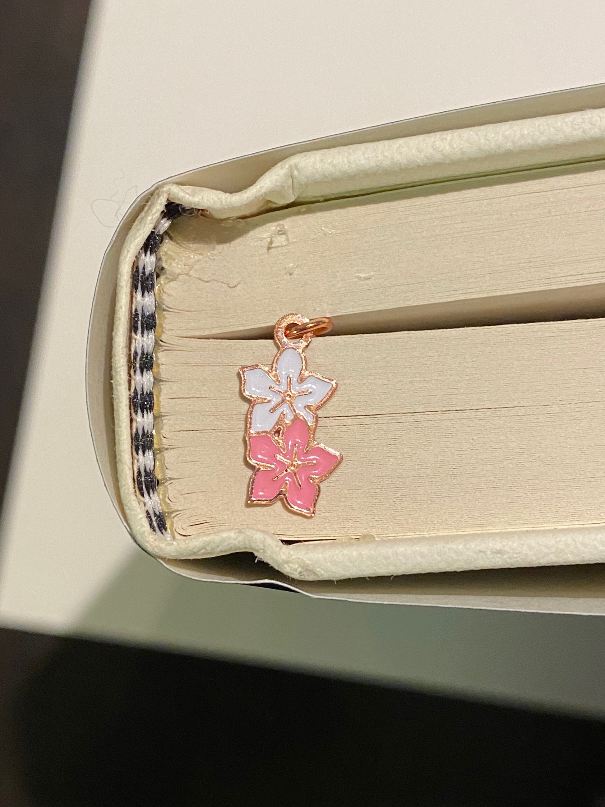 Fox Metal Bookmark with Sakura Charm - Tortuna