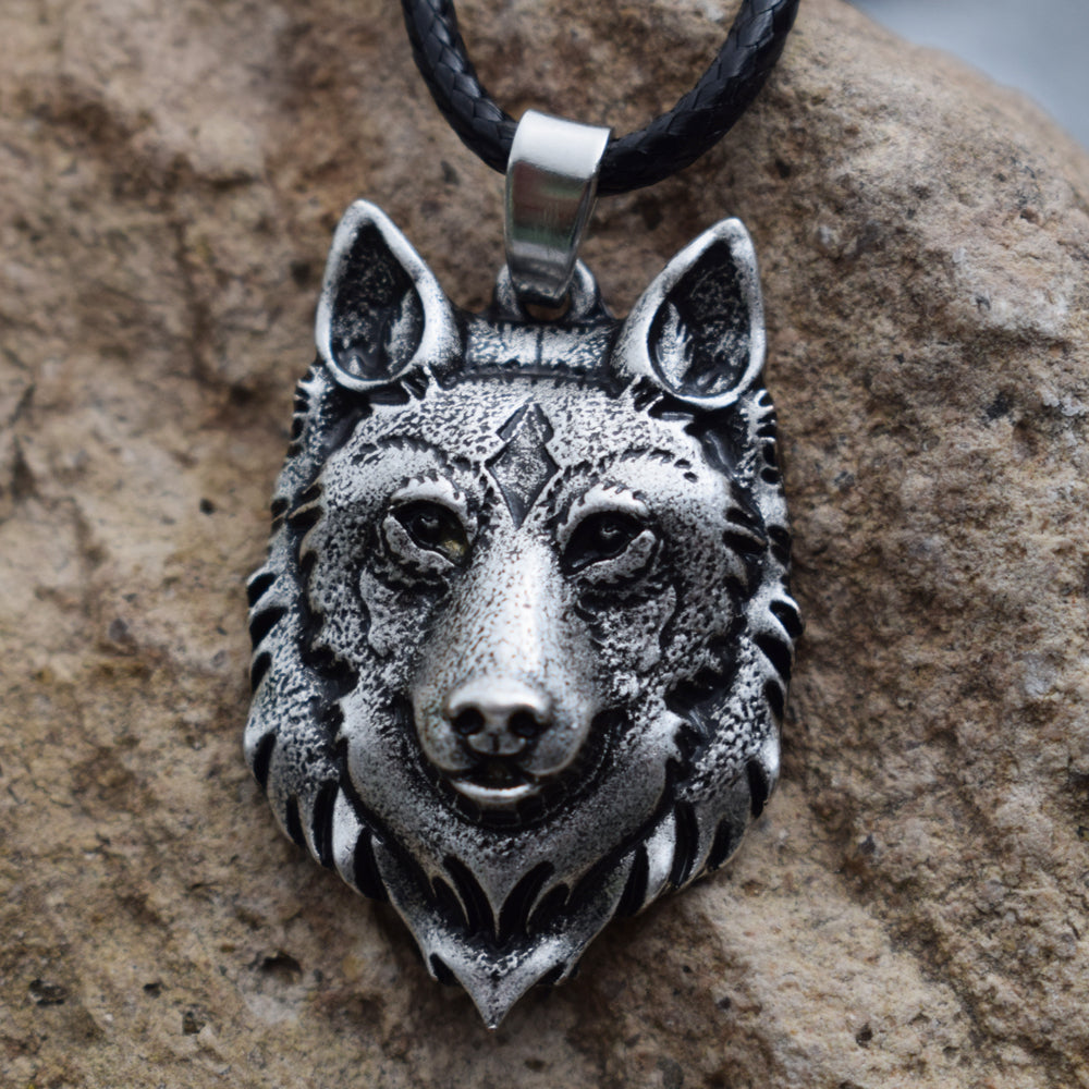 Wolf Necklace Pendant - Tortuna